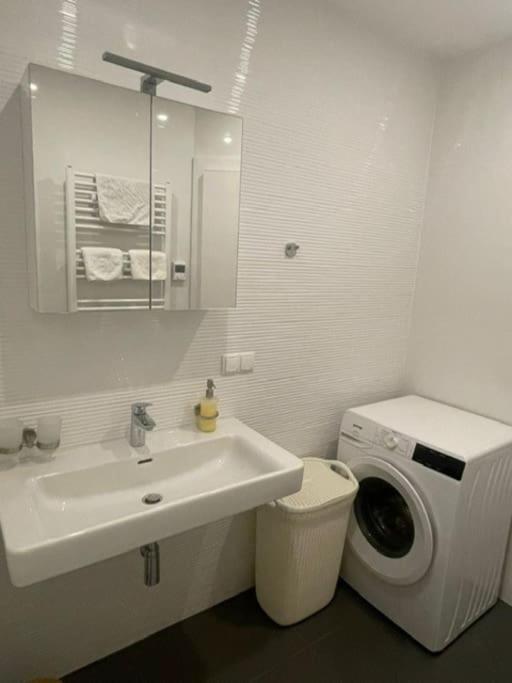 New Central Apartments Westbahnhof Viyana Dış mekan fotoğraf
